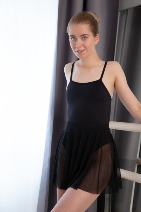 Young ballerina Clockwork Victoria drips cum from her pussy after fucking