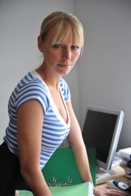 Blonde MILF Hayley Marie Coppin unveils her nice tits while wearing stockings