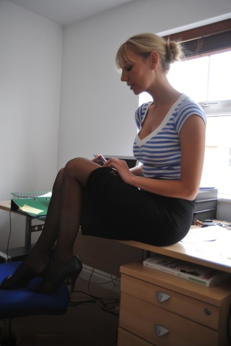 Blonde MILF Hayley Marie Coppin unveils her nice tits while wearing stockings