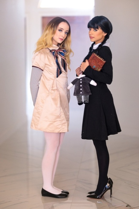 Aria Valencia & Maria Kazi have a threesome in Halloween outfits