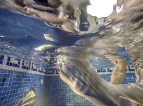 Julia Roca receives cumshot on hairy cunt after fucking in pool at night