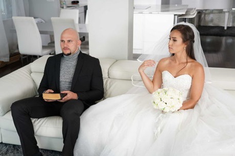Bootylicious bride Kelsi Monroe screws a handsome officiant on her wedding day