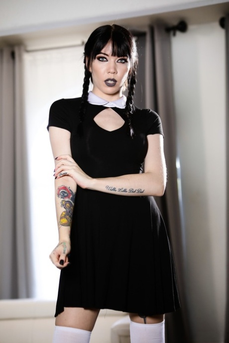 Seductive goth girl Leda Bear getting her warm cunt fucked deep in the office