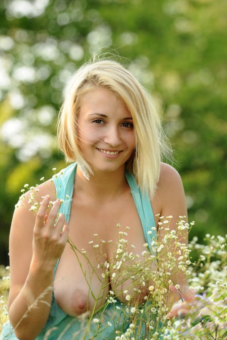 Glamorous Ukrainian Isabella D strips in nature & displays her big tits & ass