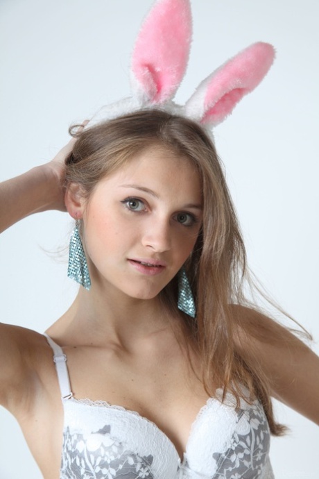 Adorable babe Linessa shows her beautiful body in a sexy dress & while naked