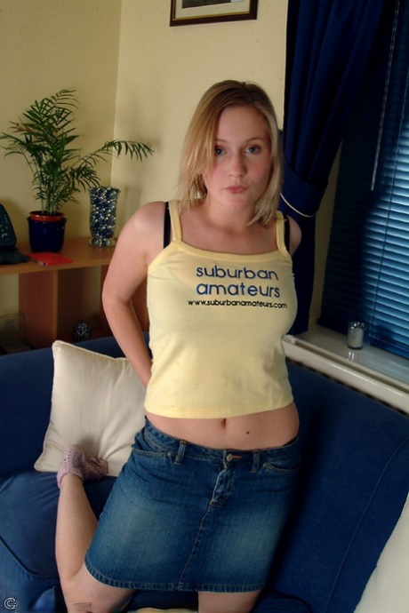 European teen with nice tits Tabbi flaunts her curves on a couch