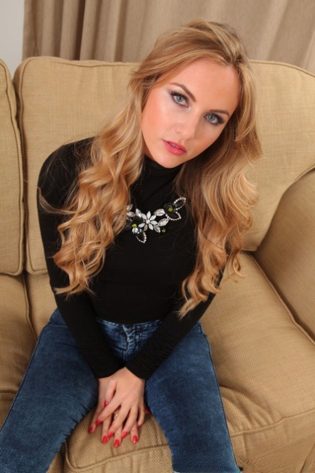 British babe Natasha Anastasia loses her tight jeans & poses in her stockings