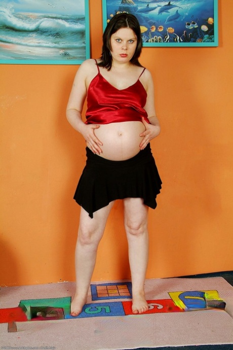 Pregnant amateur MILF Tina strips & rubs her hairy snatch in a solo
