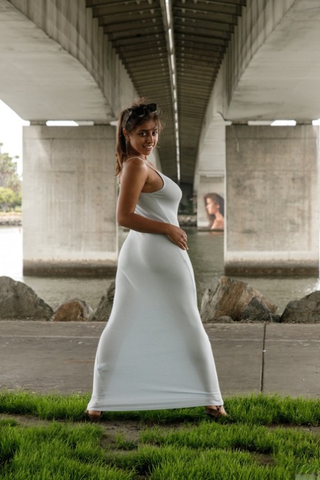 Latina Ella Knox flaunts her curvy body & cleavage in a tight dress outdoors
