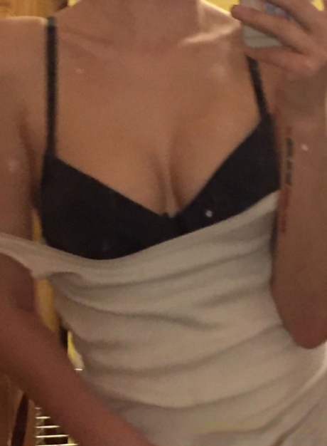 Amateur nerd teases with her butt and nice natural tits in sexy selfie action