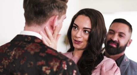 Brunette Sophia Burns & her bisexual husband enjoy a sizzling MMF 3some