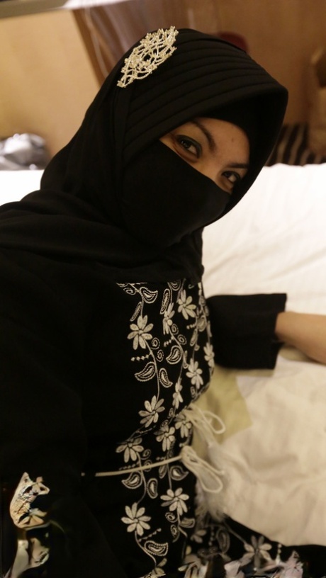 Naughty Asian amateur Aadila exposes her hot ass and twat before sex