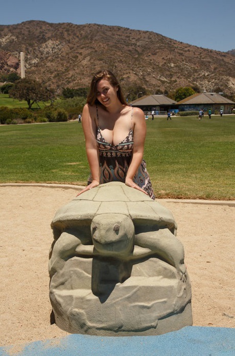 Sexy babe Lillias Right teasing with big tits & sexy tattoos in public