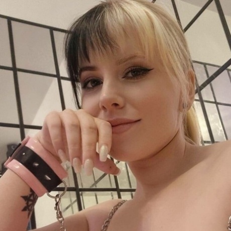 Sexy amateur Kira Jameson poses in her pink latex dress & heels in a solo