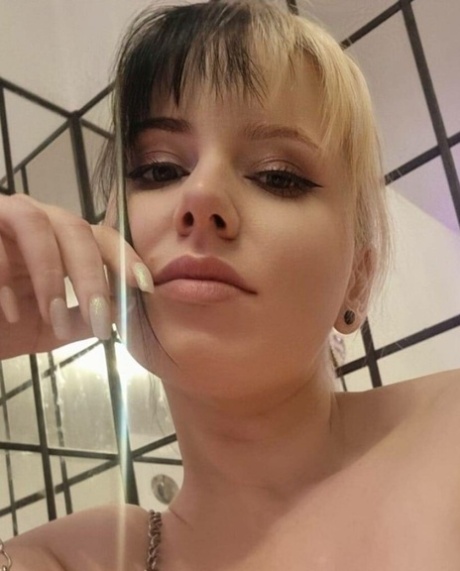 Sexy amateur Kira Jameson poses in her pink latex dress & heels in a solo