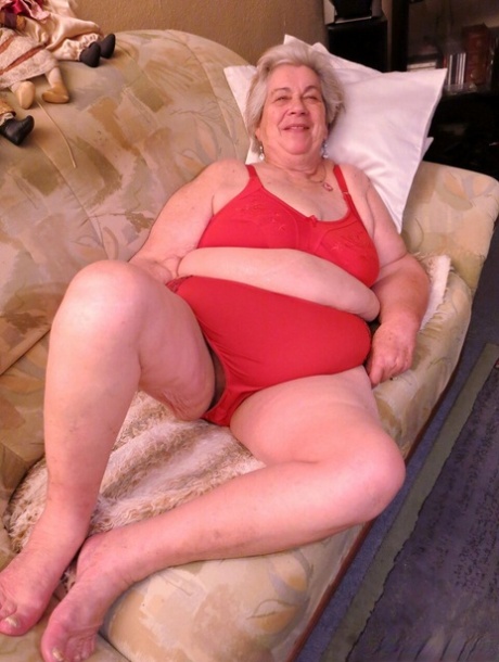 Granny with saggy tits Smirna enjoys a bath before getting finger fucked