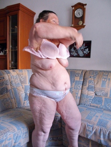 Brunette granny Jarebiza exposes her huge ass & saggy tits in a solo